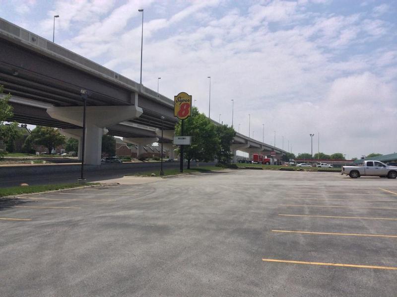 Super 8 By Wyndham Omaha/West Dodge Motel Eksteriør billede