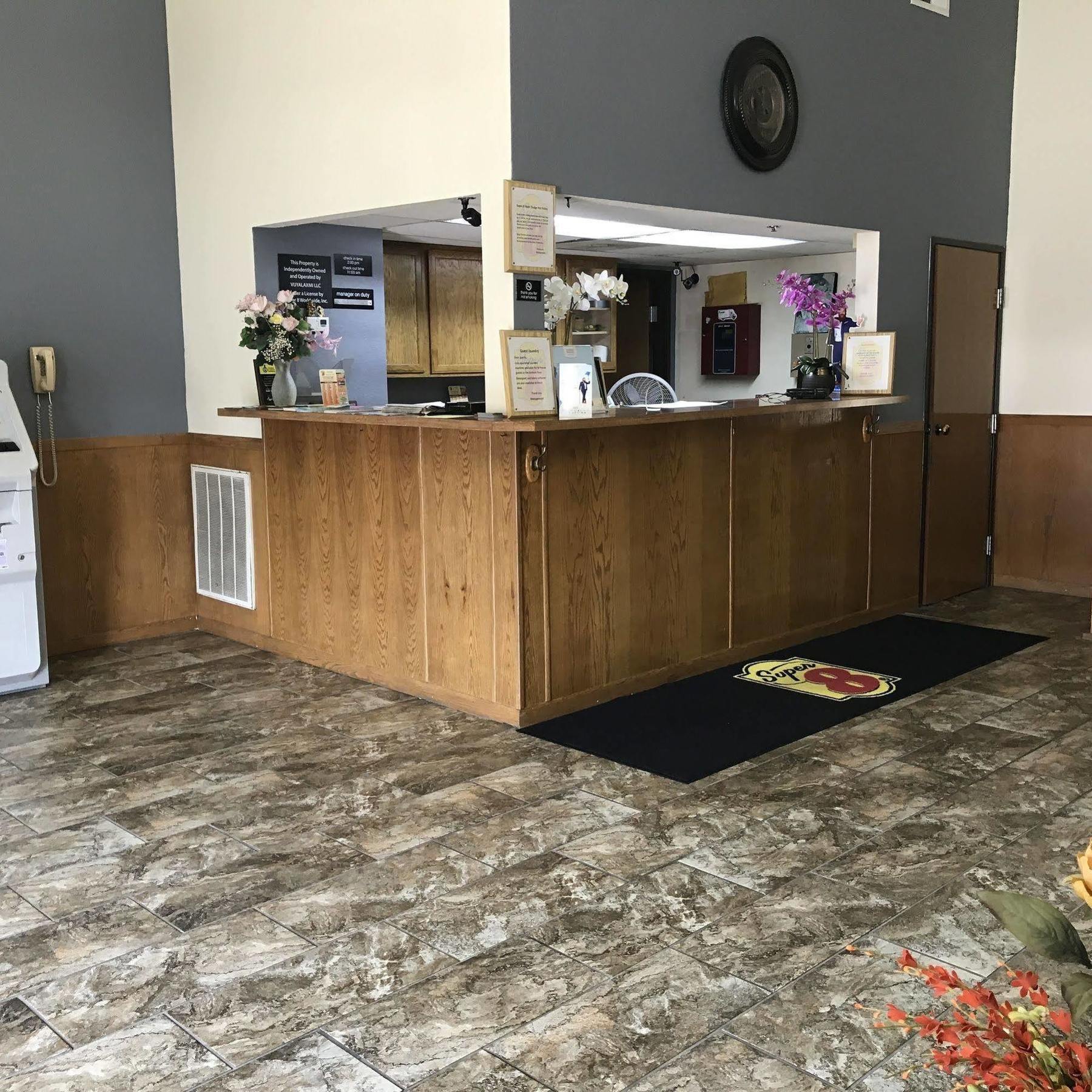Super 8 By Wyndham Omaha/West Dodge Motel Eksteriør billede