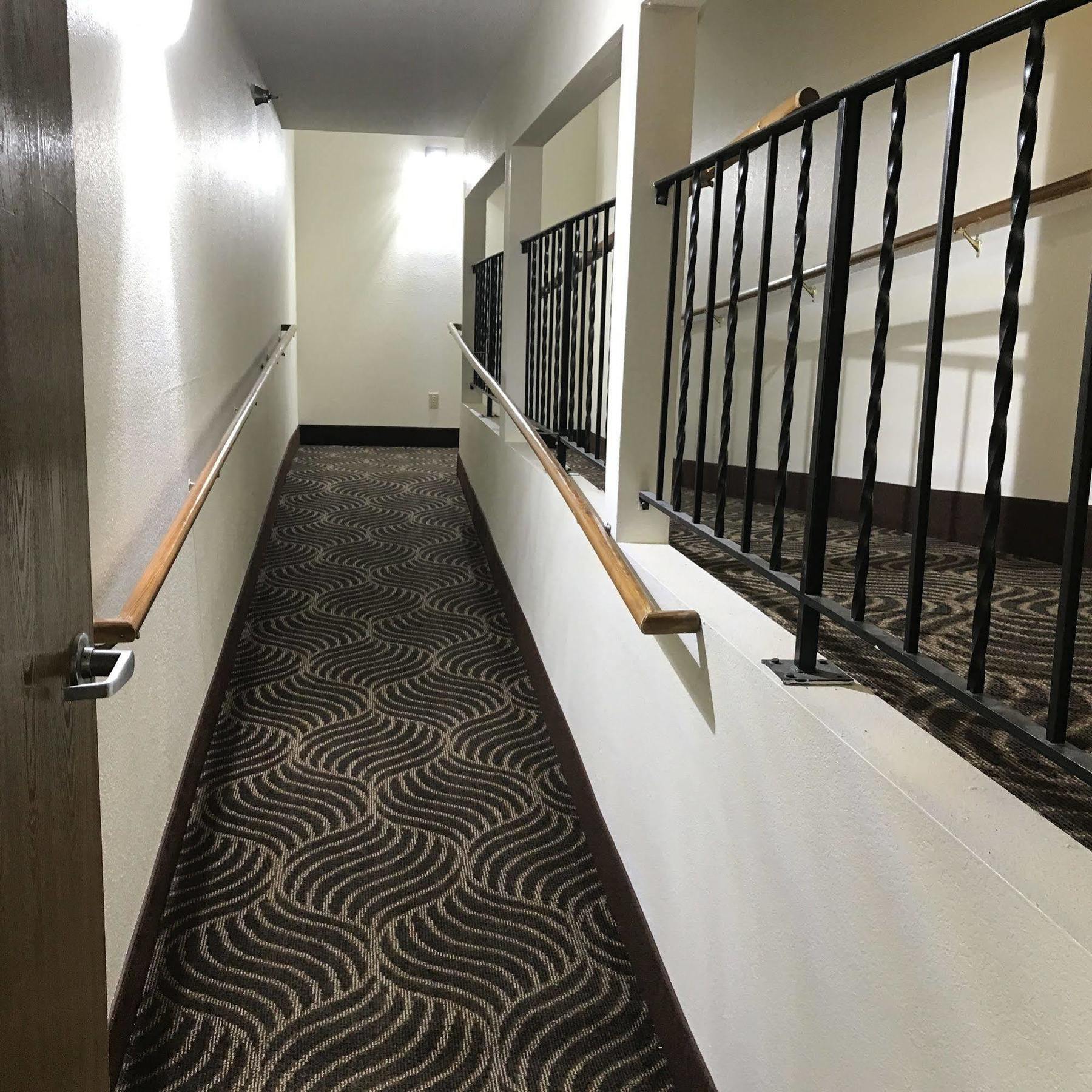 Super 8 By Wyndham Omaha/West Dodge Motel Eksteriør billede